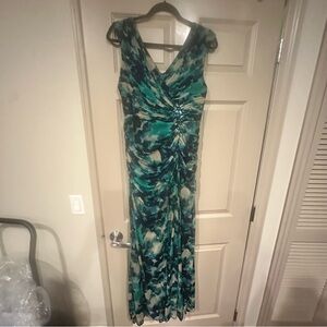 Adrianna Papell Elegant Green, Navy, Gold, Ruched Gown